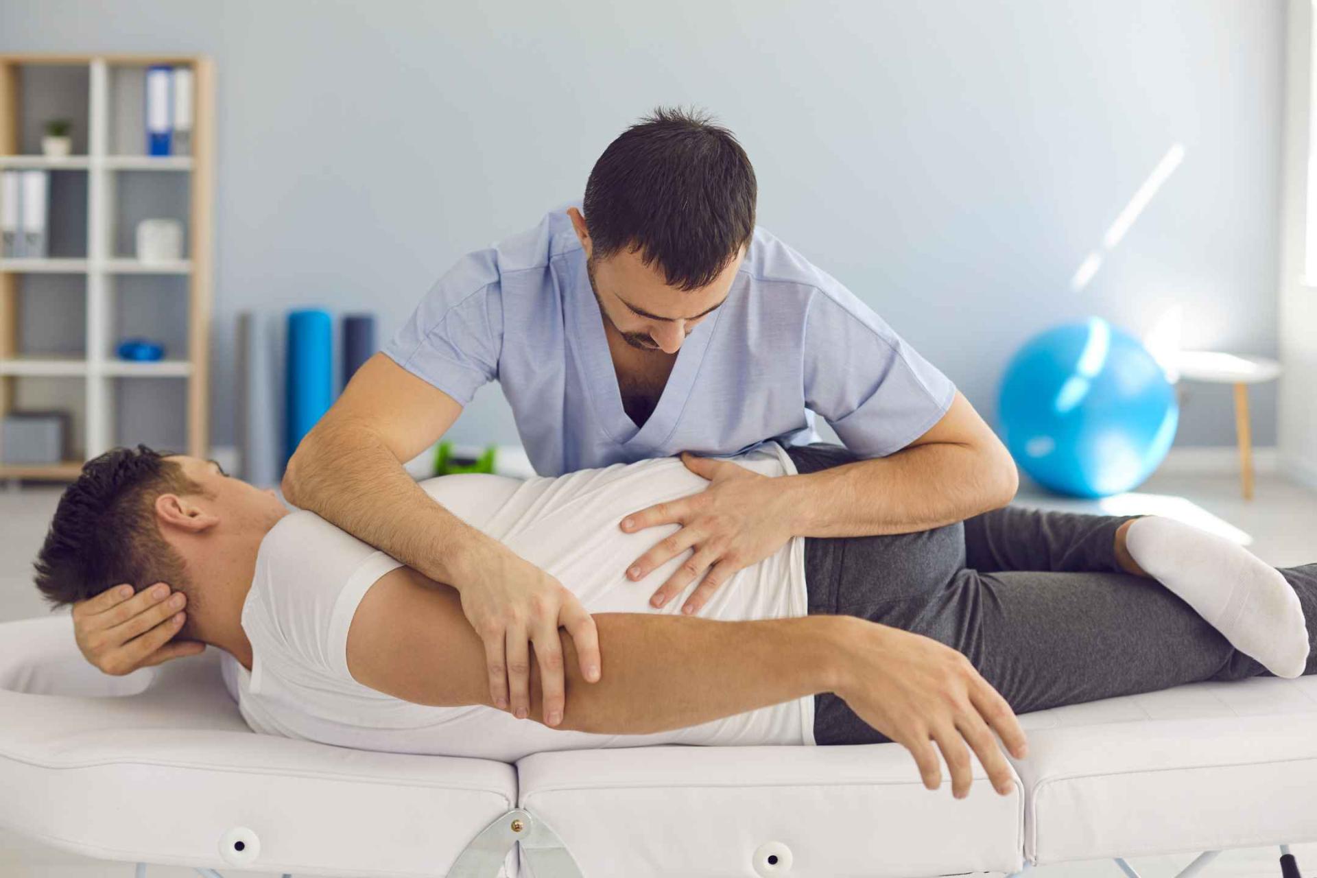 Oto czym zajmuje się osteopata
